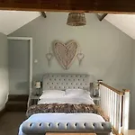 The Annex: 2 Bedroom Cottage, Countryside, Peaceful Getaway With Garden 度假居 *